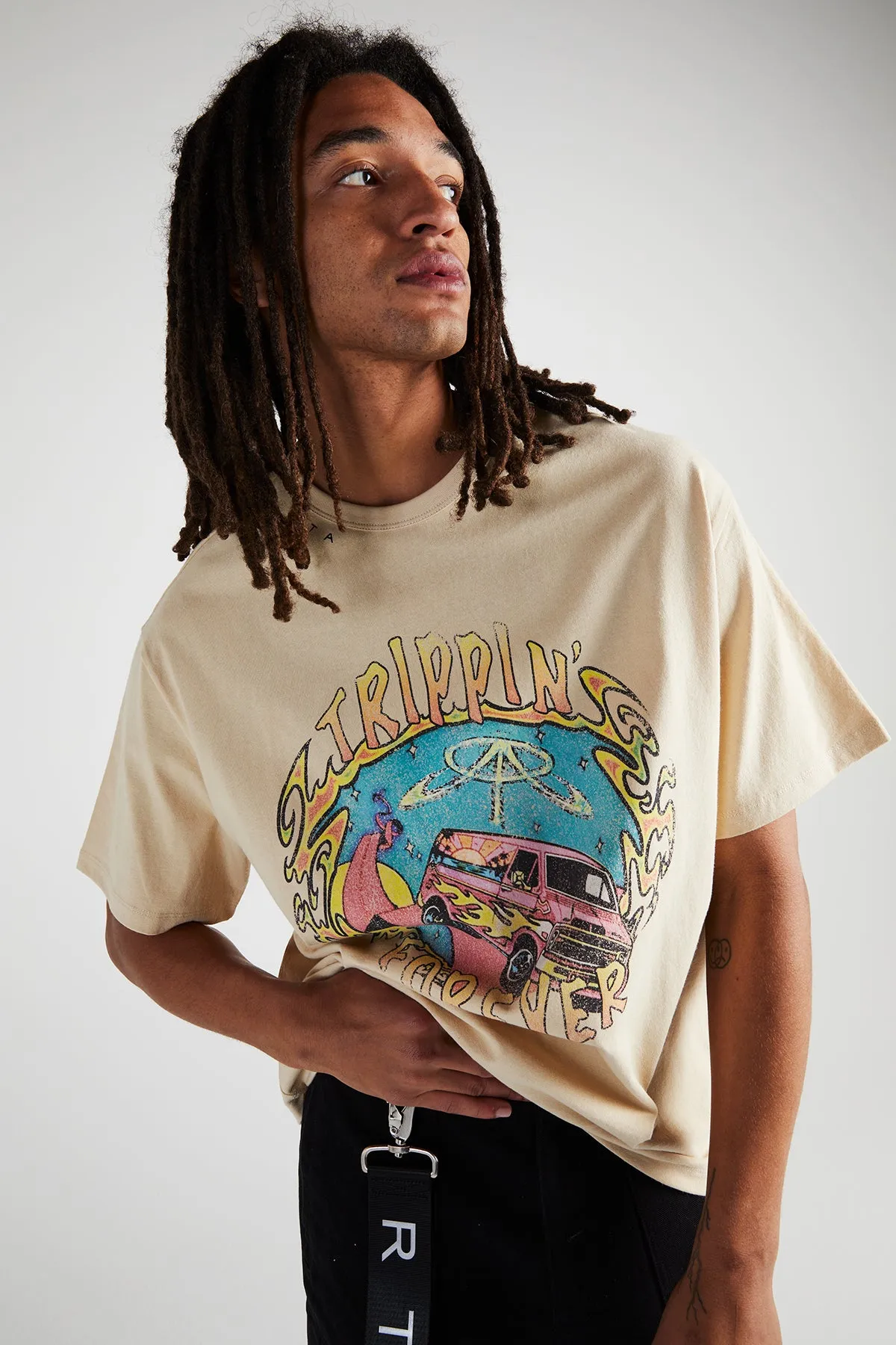 OVERSIZED TEE | TRIPPING FOREVER