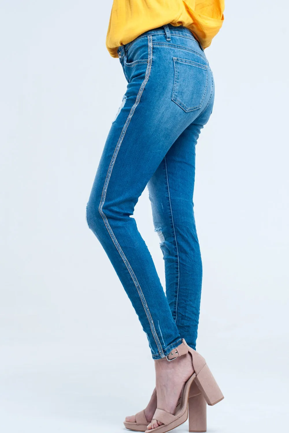 Skinny jeans with rips and glitter