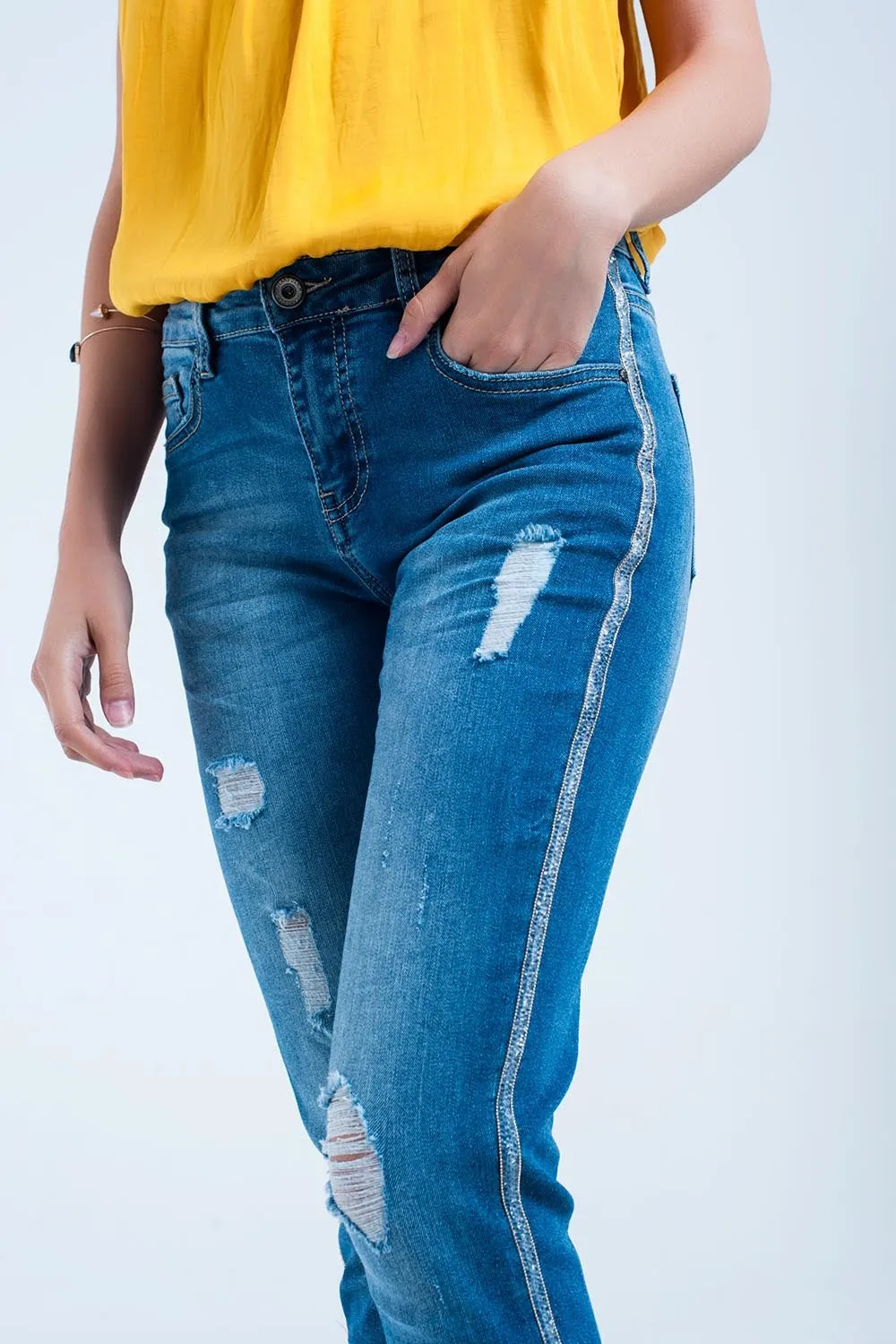 Skinny jeans with rips and glitter