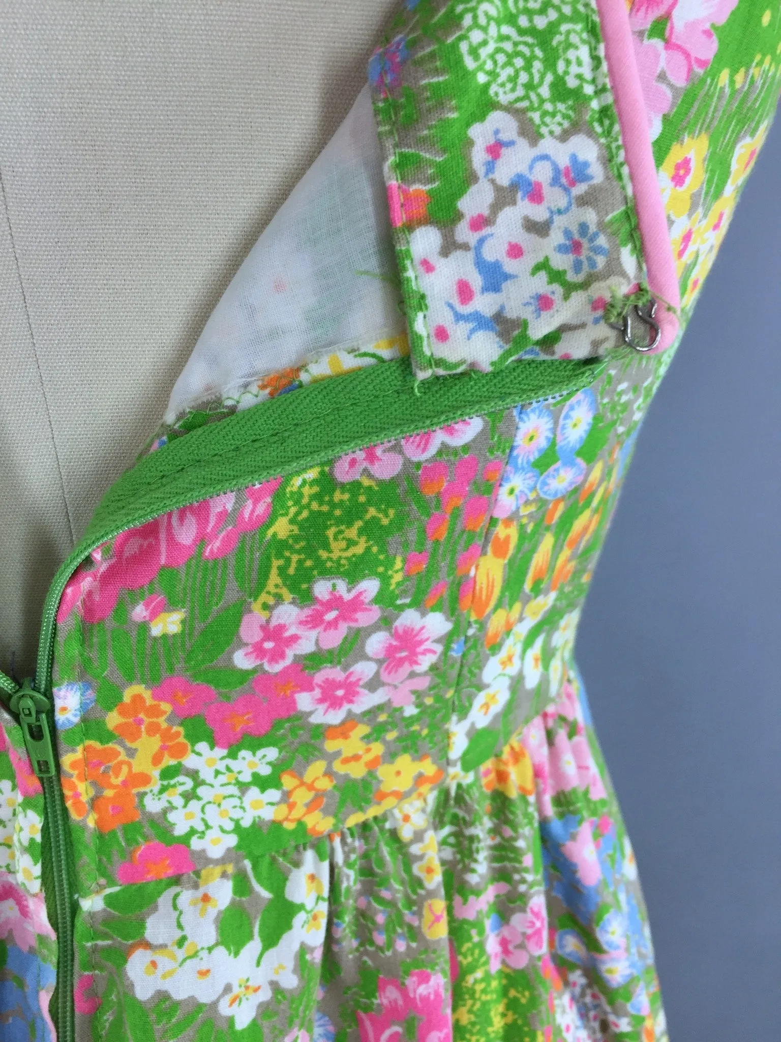 Vintage 1960s Sundress / Green Floral Print
